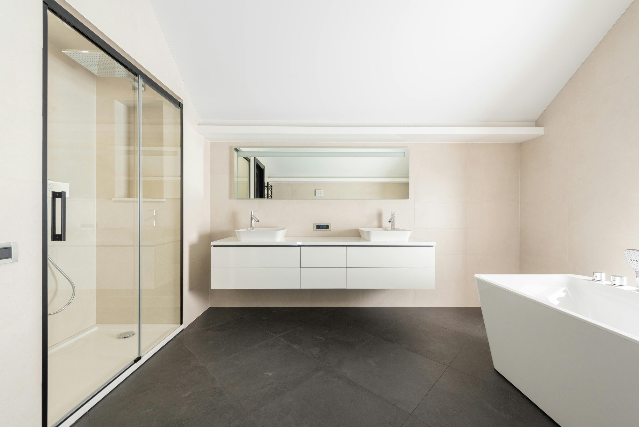 The Best Way to Remove Water Stains and Soap Scum from Shower Glass